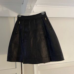 Banana Republic midi skirt. black, textured fabric. size petite 00